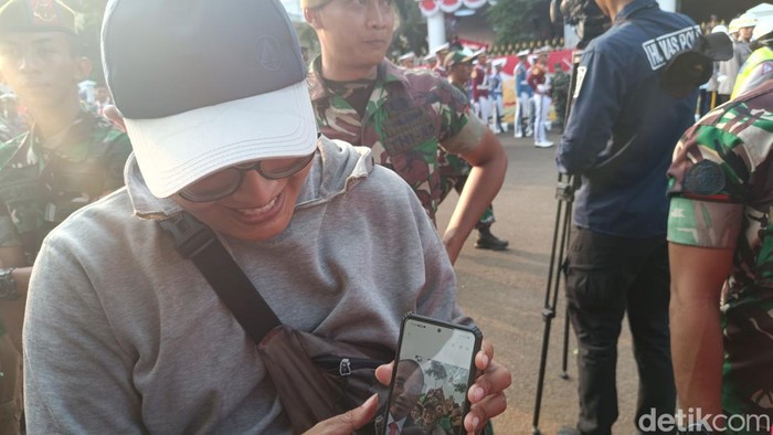 Mafia39 Slot Demo : Senangnya Erlan Bisa Selfie Bareng Presiden Jokowi di Depan Istana Merdeka
