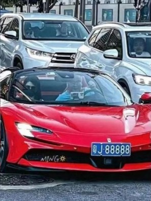 Mafia39 Slot Demo : Viral Foto Kakek Bawa Mobil Ferrari, Dikira Bersama Cucu Ternyata Istri